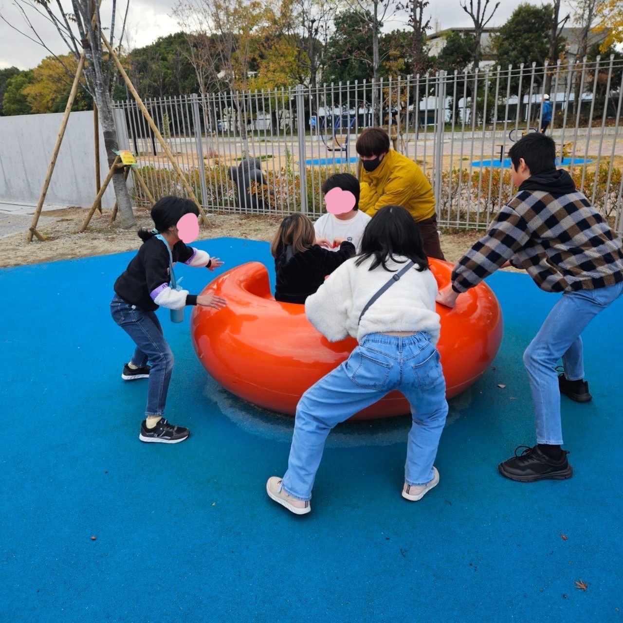 大阪市浪速区の放課後等デイサービスオハナピース大阪日本橋の世木公園へおでかけ